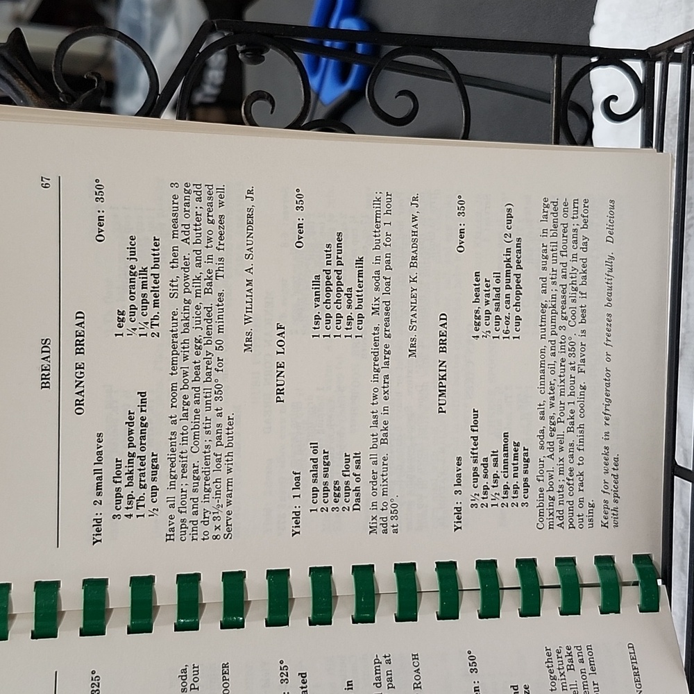 VINTAGE 1972 'LITTLE ROCK COOKS' COOKBOOK - Picture 2 of 8